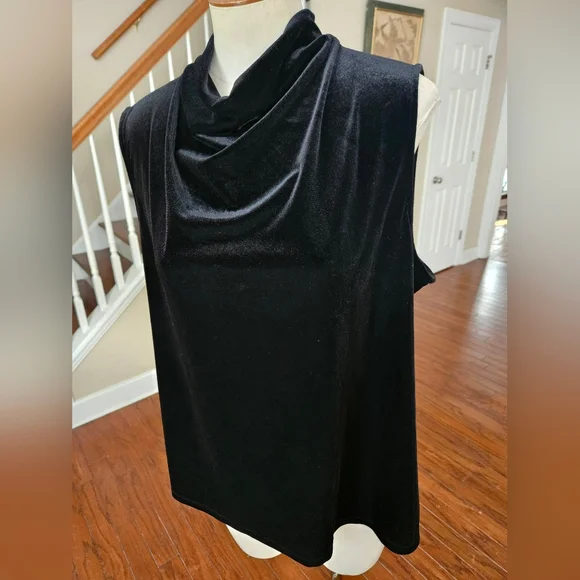 The Limited Black Velvet Top PXL - Picture 2 of 5